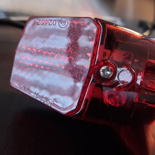 nean LED Fahrrad Dynamo-Rückleuchte mit Standlicht, Reflektor und StV